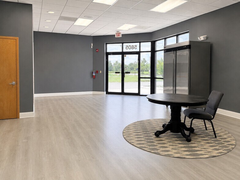 More Photos Of 5805 Ramona Blvd, Jacksonville Medical For Lease