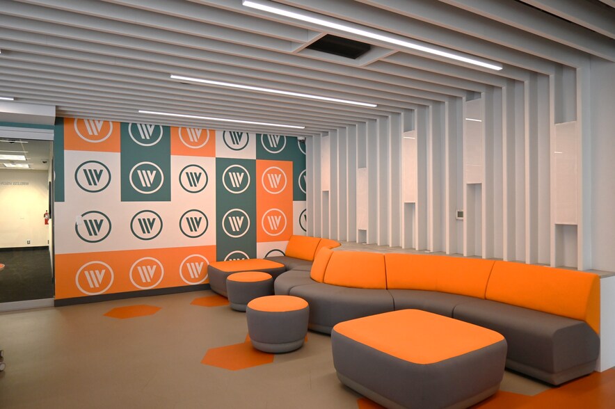 More Photos Of 40700 Woodward Ave, Bloomfield Hills Office For Sale