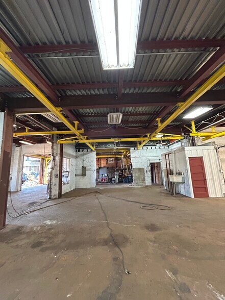 More Photos Of 2304 Turnpike Rd, Portsmouth Service For Sale