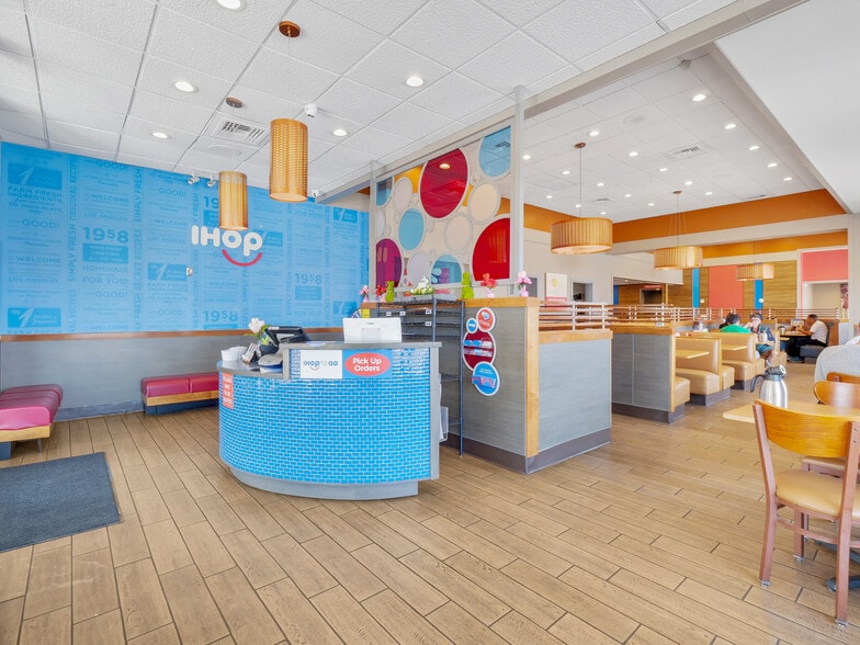 More Photos Of 19100 Ventura Blvd, Tarzana Storefront Retail Office For Lease
