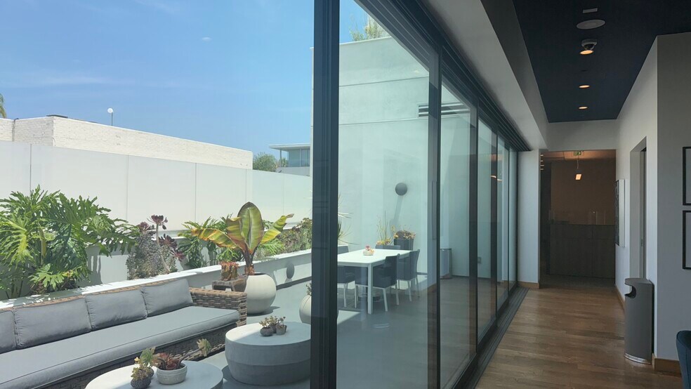 More Photos Of 243 N Canon Dr, Beverly Hills Office For Lease