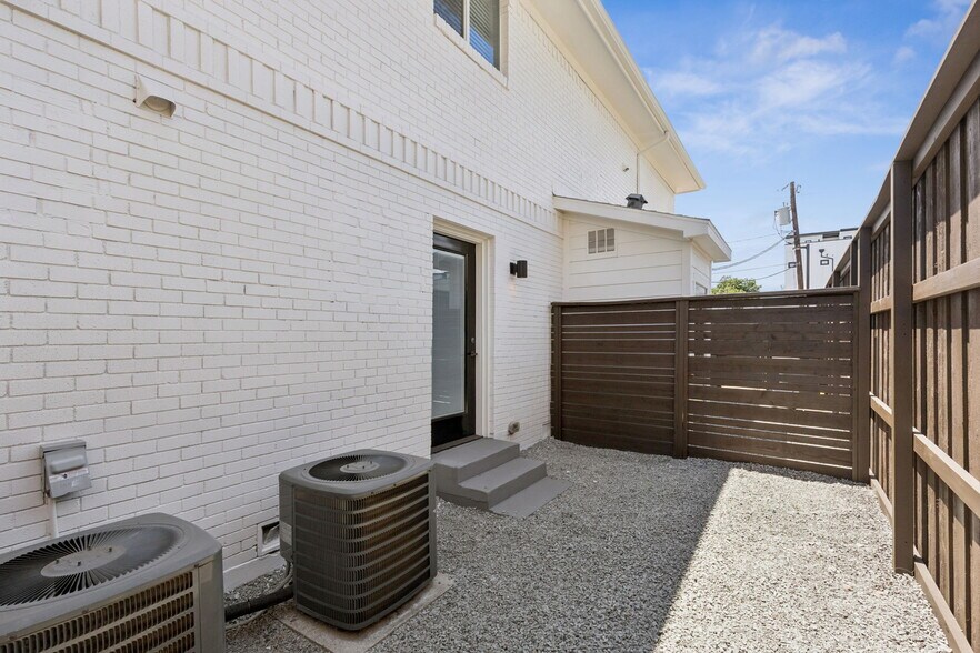 More Photos Of 5015 Bryan St, Dallas Apartments For Sale
