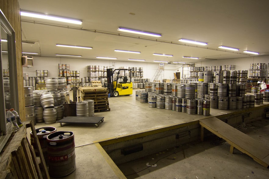 More Photos Of 18 7th St, Slatington Warehouse For Lease