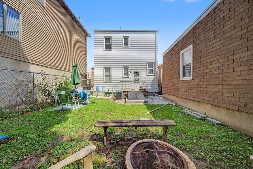 More Photos Of 163 Front St, Secaucus General Retail For Sale