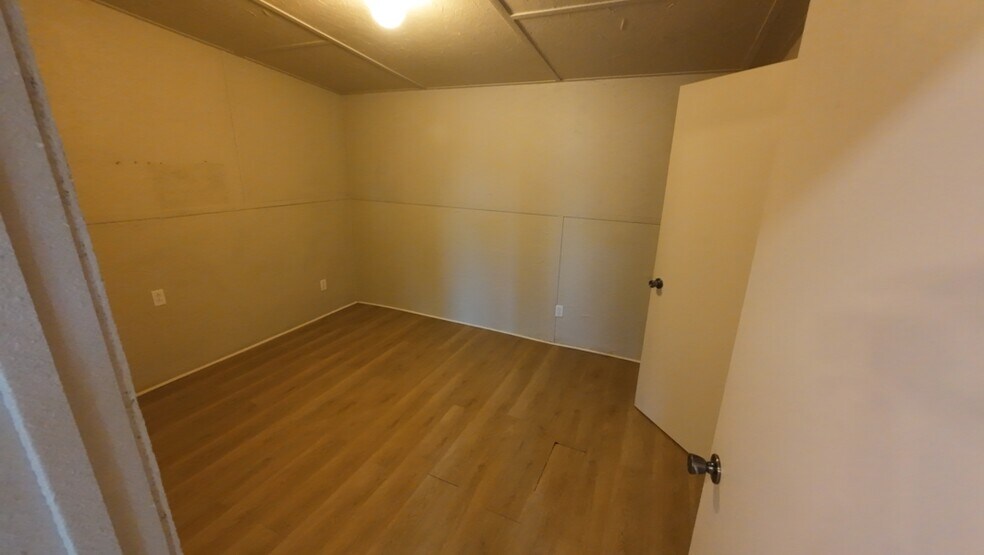 More Photos Of 1101 US-59, Queen City Office For Sale