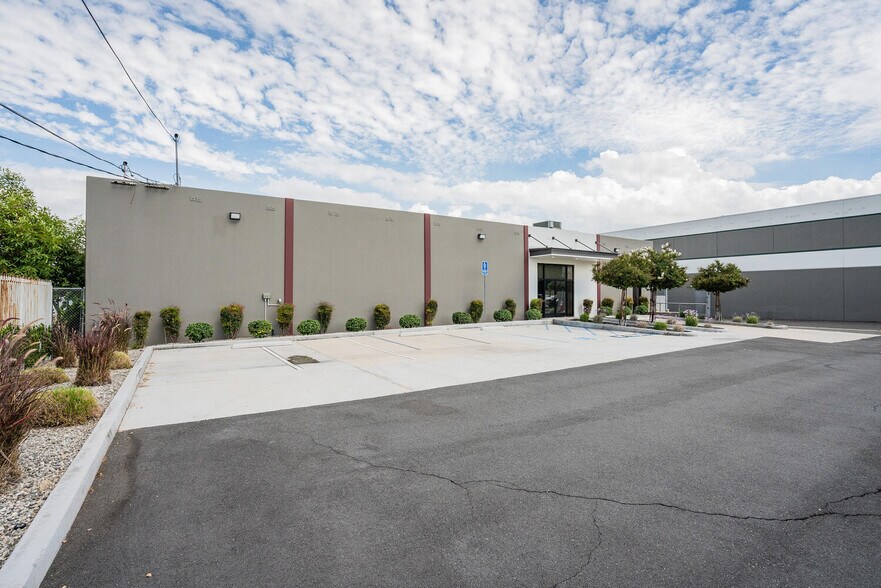 More Photos Of 17711 E Railroad St, City of Industry Warehouse For Lease