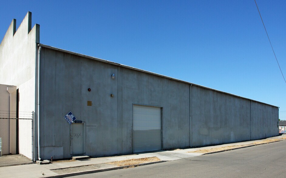 More Photos Of 2010 E Tyler Ave, Fresno Warehouse For Lease