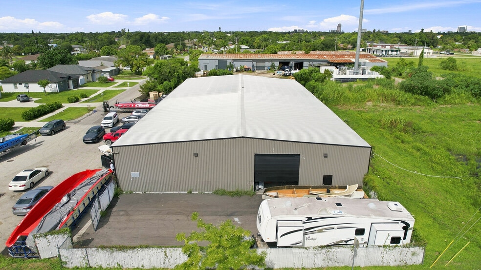 More Photos Of 3535 Dora St, Fort Myers Industrial For Sale