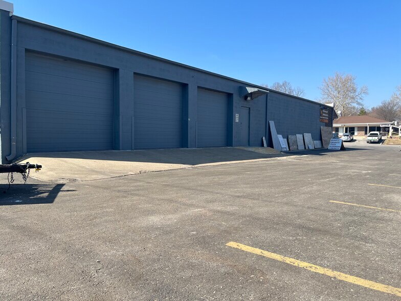 More Photos Of 12119 Johnson Dr, Shawnee Storefront For Sale