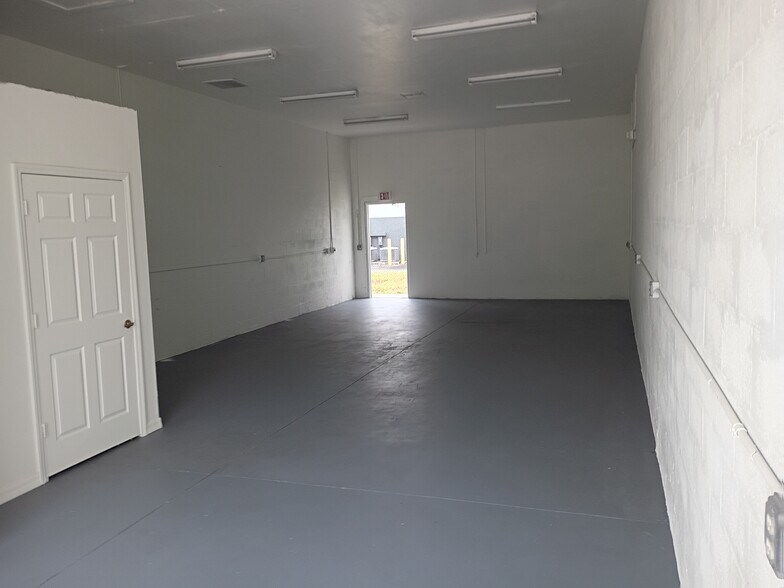 More Photos Of 326 NE 3rd Ave, Cape Coral Industrial For Sale