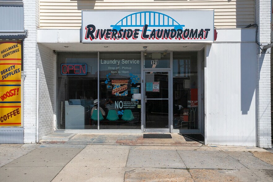 More Photos Of 121 S Pavilion Ave, Riverside Storefront Retail Residential For Sale
