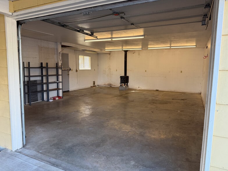 More Photos Of 9053 SW Burnham St, Portland Auto Repair For Sale