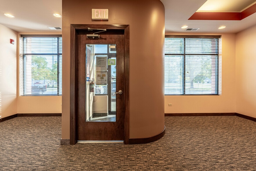 More Photos Of 644 Sheridan Rd, Winthrop Harbor Unknown For Lease