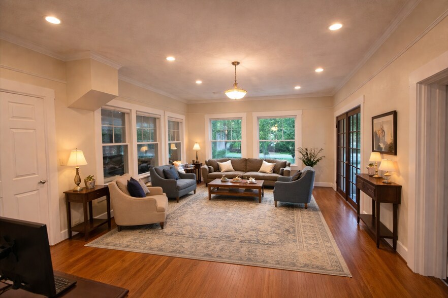 More Photos Of 169 W Broadway St, Oviedo Medical For Lease