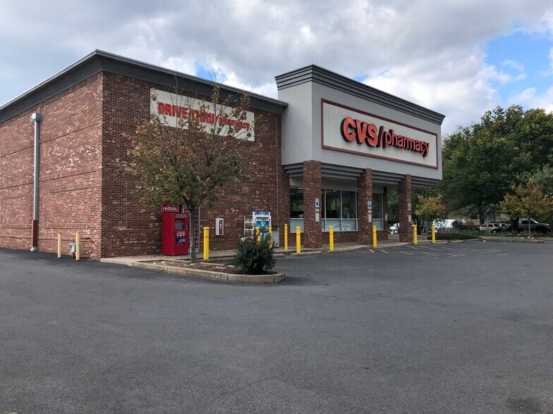 More Photos Of 224 N Logan Blvd, Burnham Unknown For Lease