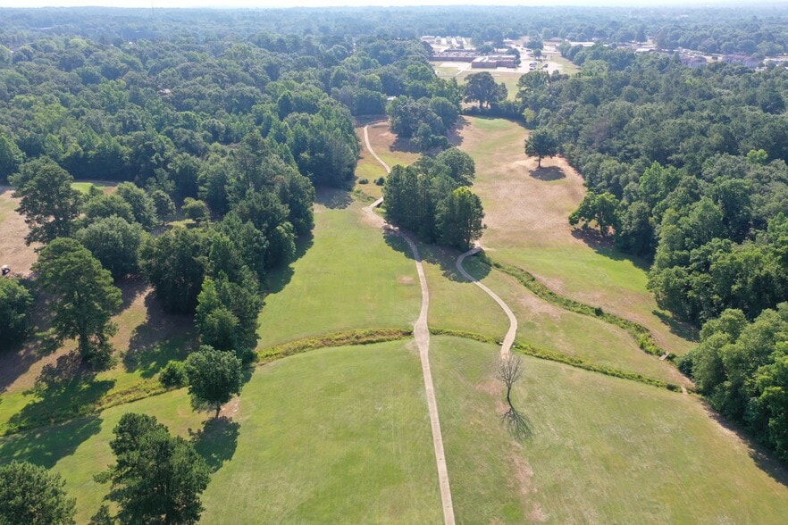 More Photos Of 2130 Country Club Rd, Palestine Golf Course Driving Range For Sale