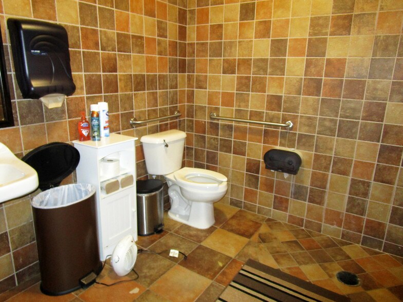 More Photos Of 23 Forry St, Newark Office Residential For Lease