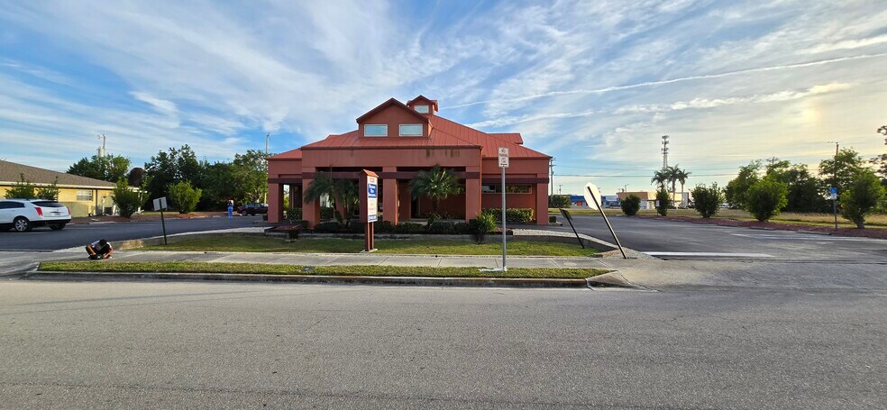 More Photos Of 1228 SE 8th Ter, Cape Coral Office For Lease