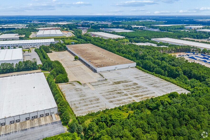 More Photos Of 125 Southside Ct, McDonough Distribution For Lease