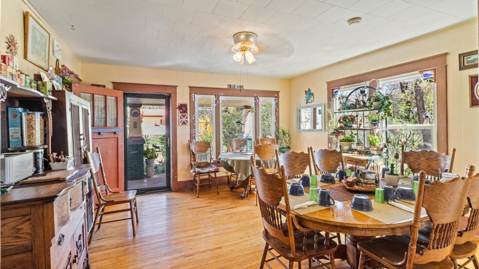 More Photos Of 295 N Main St, Glendale Hospitality For Sale