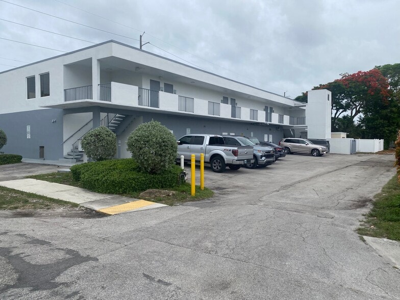 More Photos Of 400 S Dixie Hwy, Hallandale Beach Storefront Retail Office For Lease
