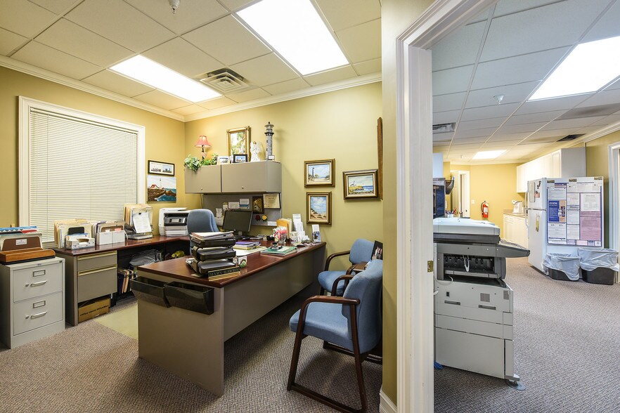 More Photos Of 3225 Shallowford Rd, Marietta Office For Lease