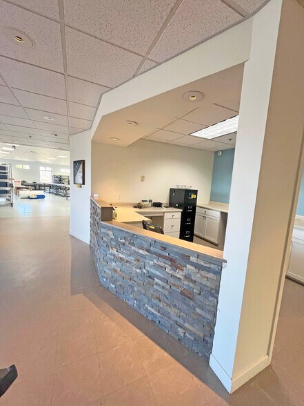 More Photos Of 170 Pleasant St, Rockland Office For Sale