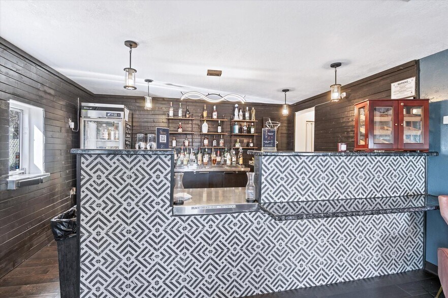 More Photos Of 608 SW Big Bend Trl, Glen Rose Restaurant For Sale