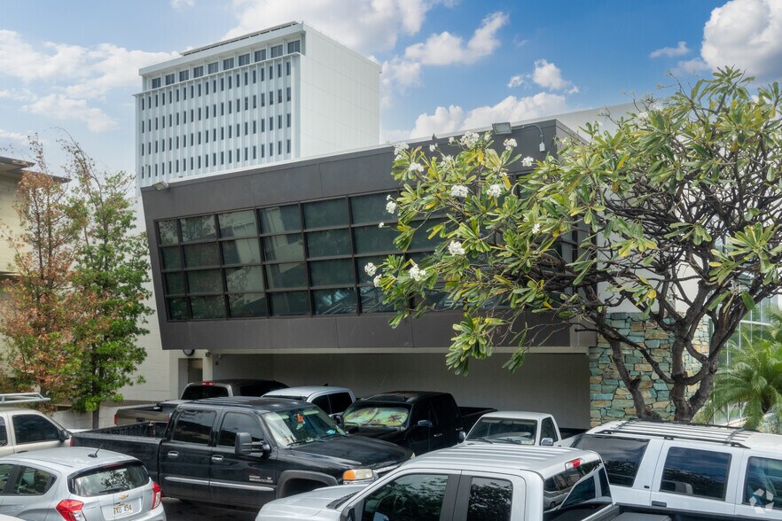 More Photos Of 938 Piikoi St, Honolulu Freestanding For Sale