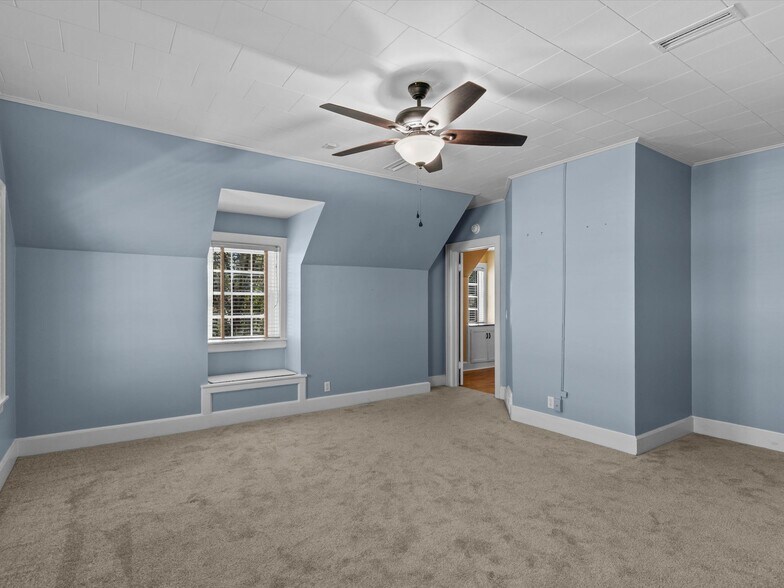 More Photos Of 302 W College St, Enterprise Flex For Sale