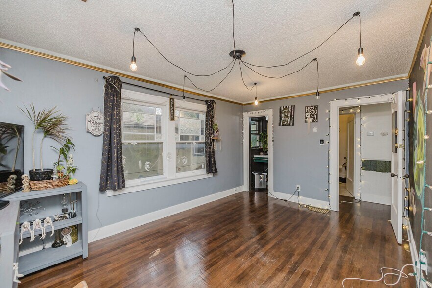More Photos Of 2808 E Douglas Ave, Wichita Storefront Retail Office For Sale