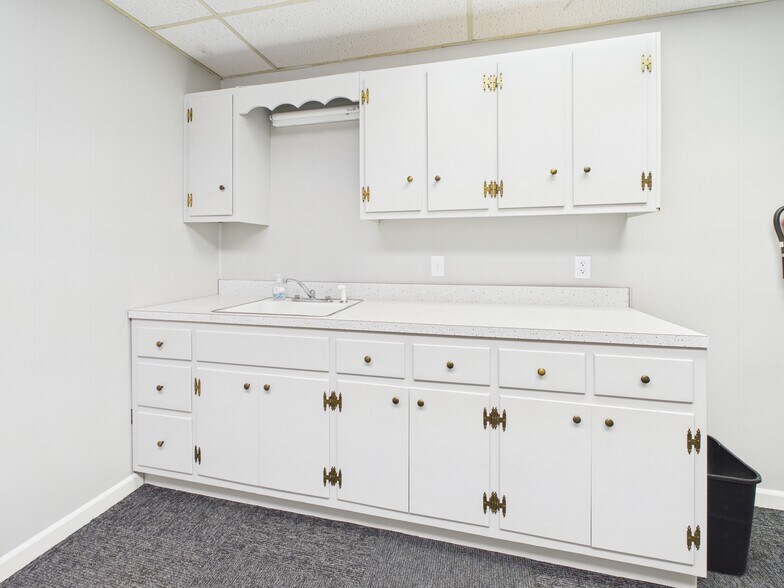 More Photos Of 427 Memorial Dr, Greenville Office For Lease
