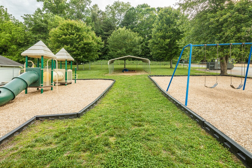 More Photos Of 2-6 Fairview Hills Dr, Fairview Daycare Center For Lease