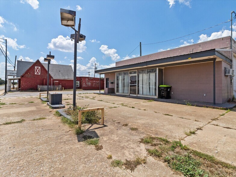 More Photos Of 801 S Green Ave, Purcell Auto Repair For Sale