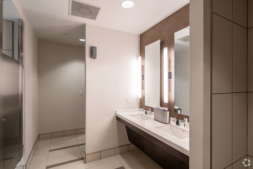 More Photos Of 12222 Merit Dr, Dallas Office For Lease