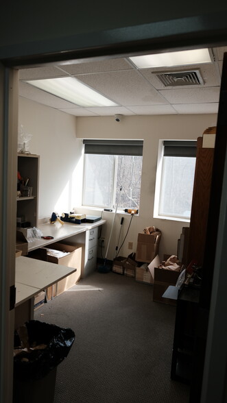 More Photos Of 130 Lenox Ave, Stamford Warehouse For Sale