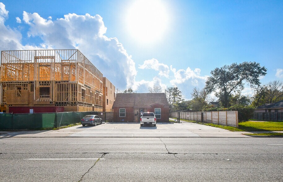 More Photos Of 4928 Old Spanish Trl, Houston Office For Sale