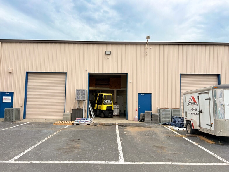 More Photos Of 12165 Metro Pky, Fort Myers Light Manufacturing For Sale