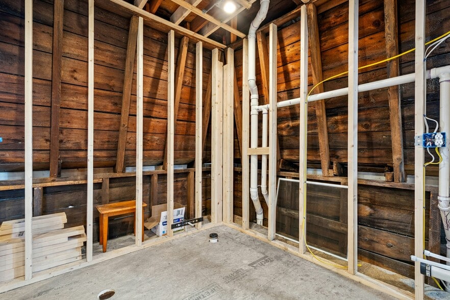 More Photos Of 8 Pine St, Boston Flex For Sale