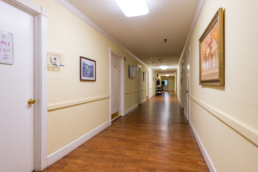 More Photos Of 1606 Nash Ave, Austin Assisted Living For Sale