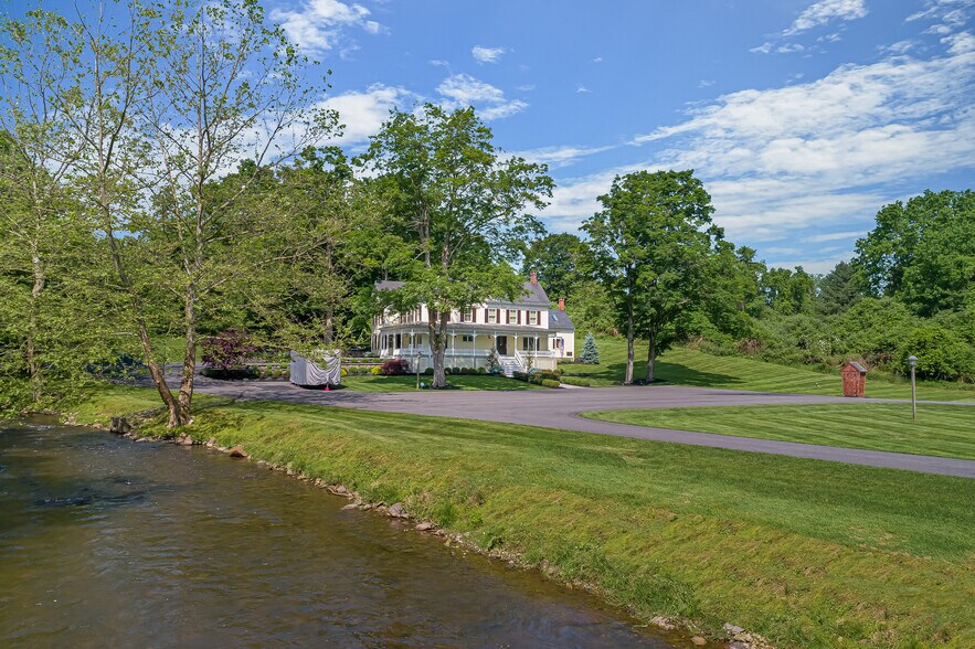 More Photos Of 97 Grayrock Rd, Clinton Township Office For Lease