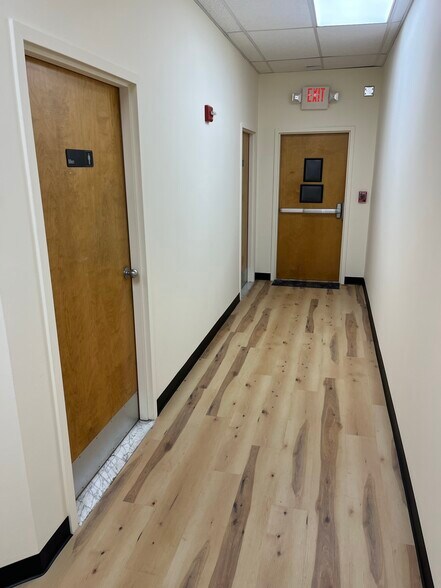 More Photos Of 875 Centerville Rd, Warwick Office For Sale