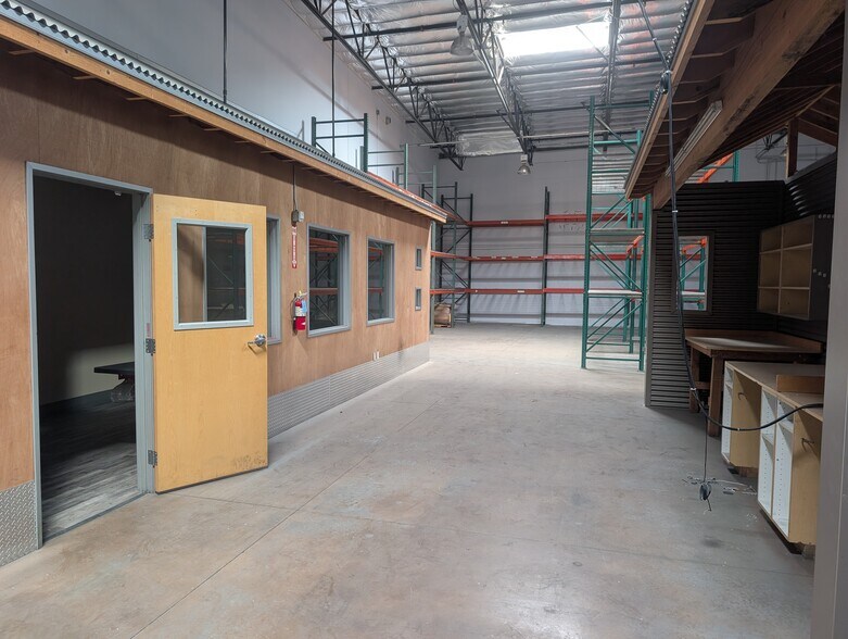 More Photos Of 7107-7139 Telegraph Rd, Montebello Warehouse For Sale