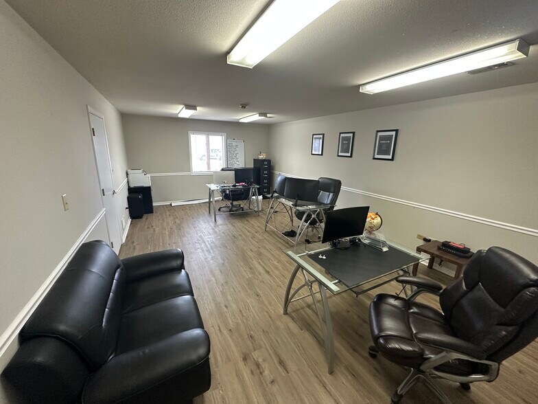 More Photos Of 20604 Burl Ct, Joliet Manufacturing For Sale