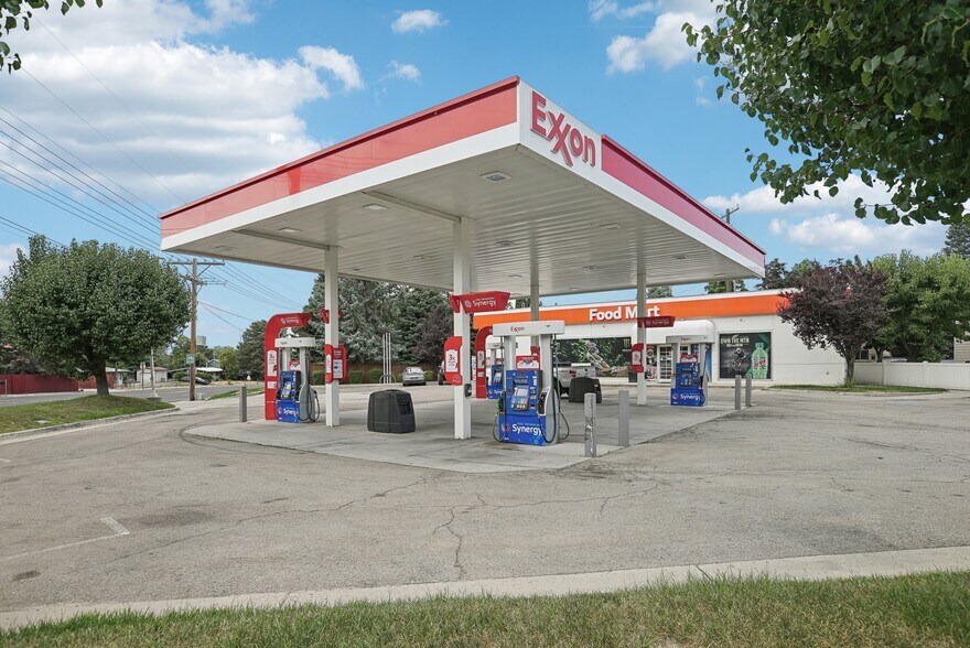 More Photos Of 2995 E Fort Union Blvd, Salt Lake City General Retail For Sale