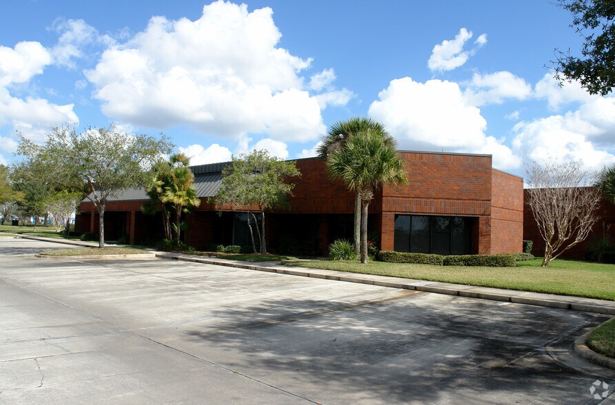 More Photos Of 6220 Hazeltine National Dr, Orlando Unknown For Lease