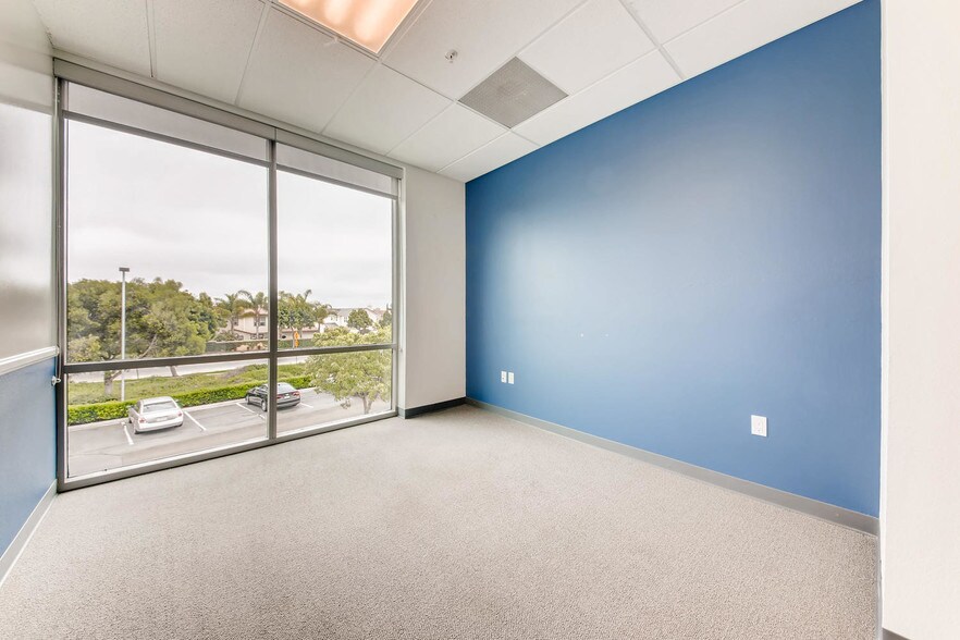 More Photos Of 6162 Innovation Way, Carlsbad Flex For Sale