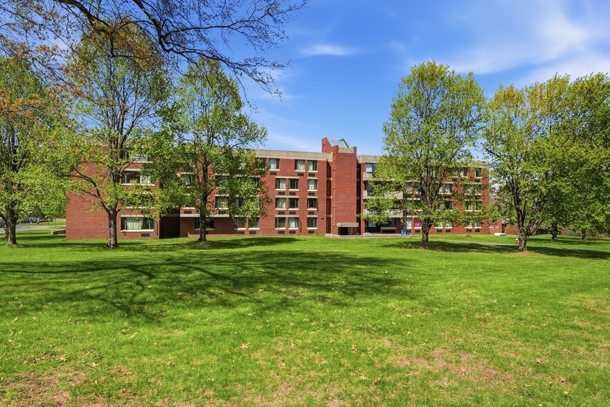 More Photos Of 893 West St, Amherst Schools For Sale