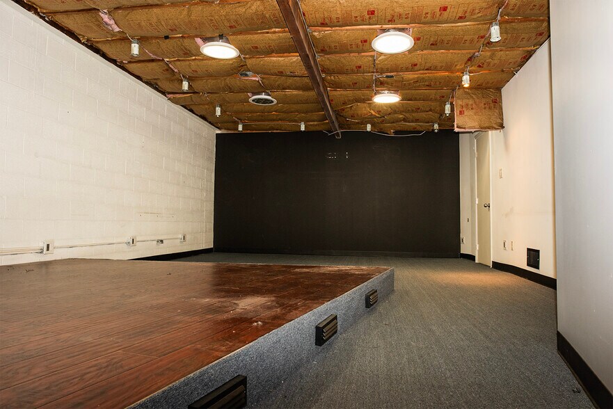 More Photos Of 11800 Sheldon St, Sun Valley Warehouse For Lease