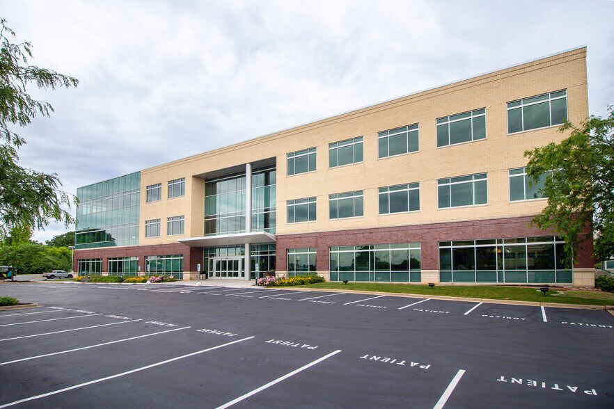 More Photos Of N14W23800 Stone Ridge Dr, Waukesha Medical For Lease